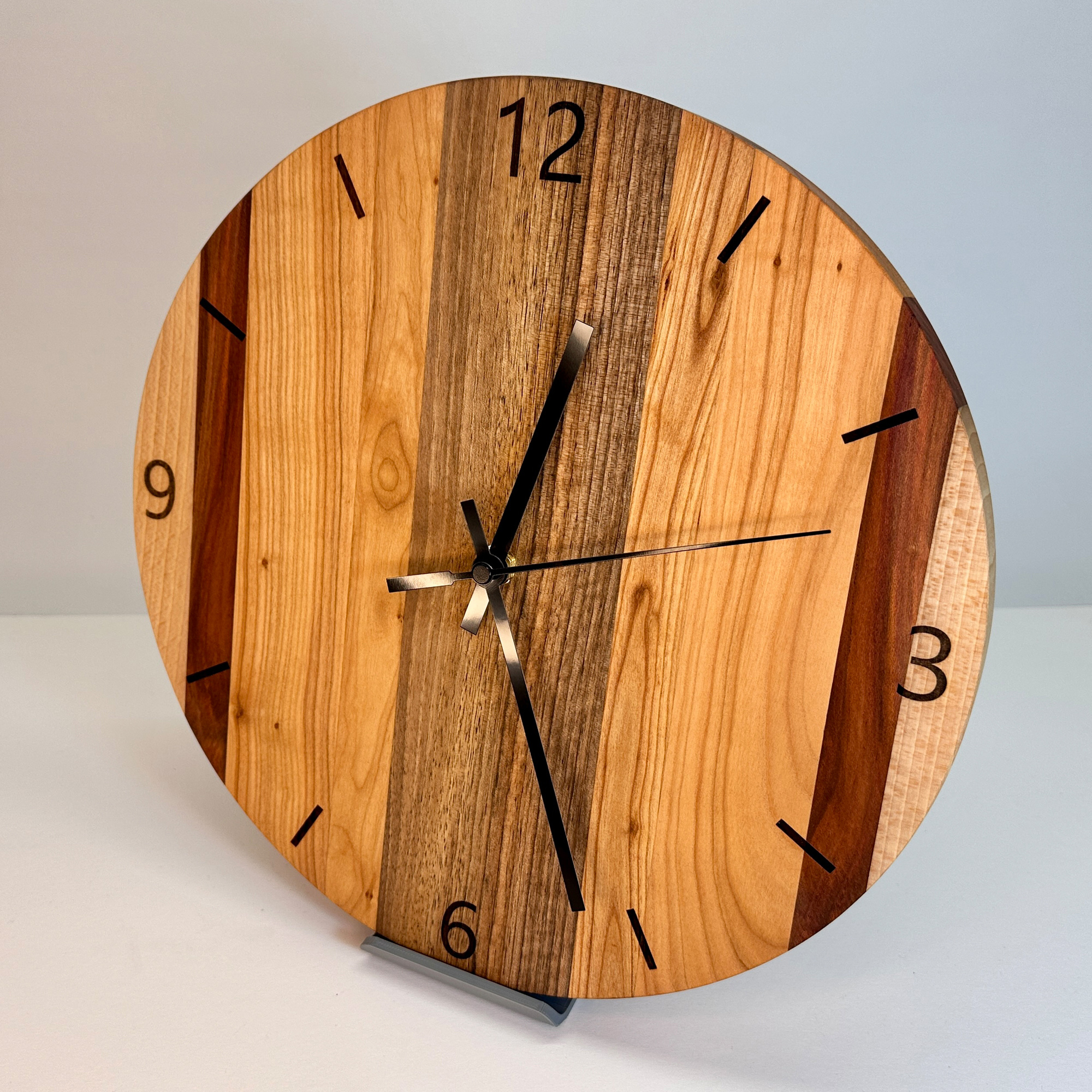 Wanduhr aus Nuss, Kirsche, Zwetschke und Buche – Bild 7
