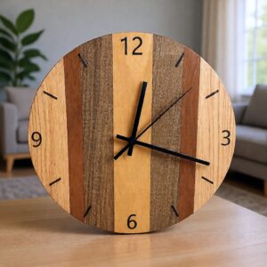 Wanduhr aus Kirsche, Nuss, Zwetschke und Roteiche
