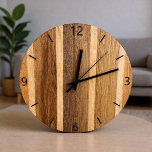 Wanduhr aus Nuss, Eiche und Kirsche