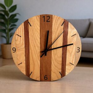 Wanduhr aus Zwetschke, Kirsche, Roteiche und Buche