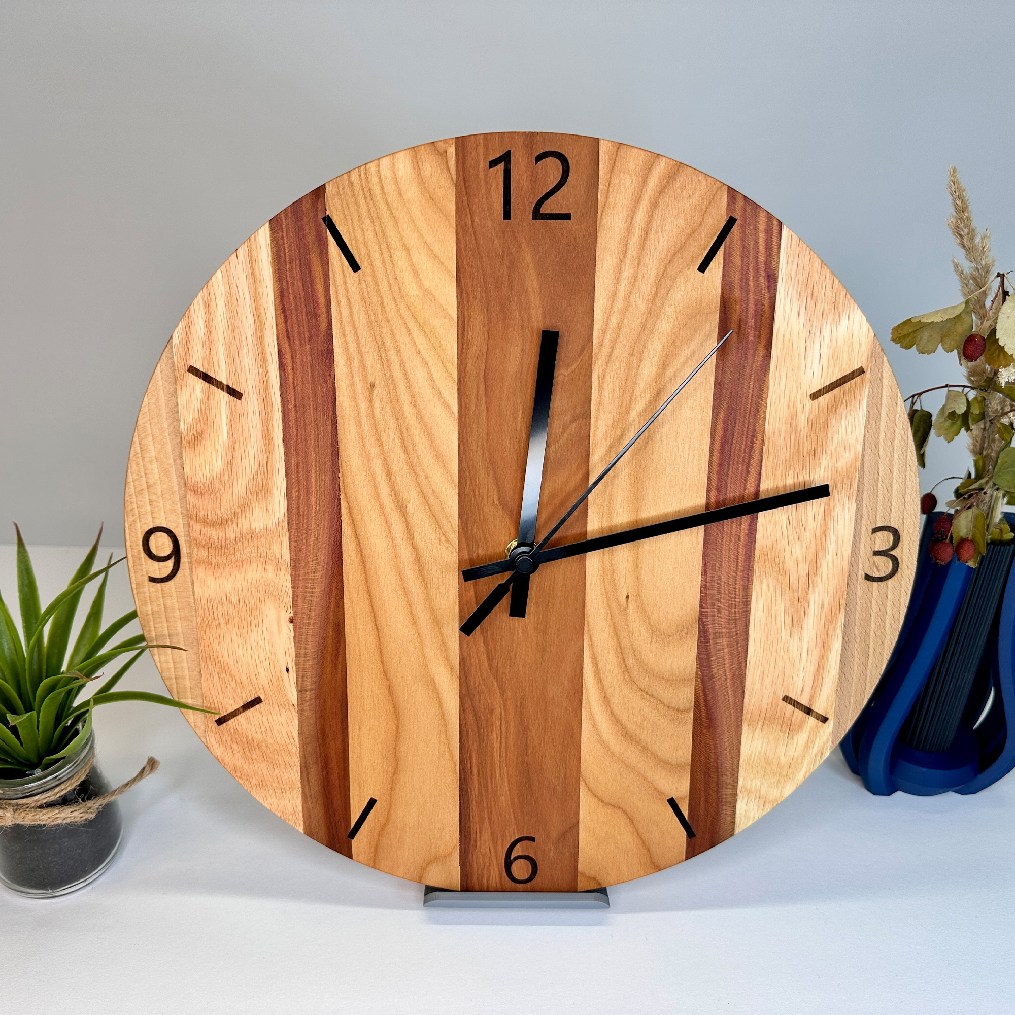 Wanduhr aus Zwetschke, Kirsche, Roteiche und Buche – Bild 3