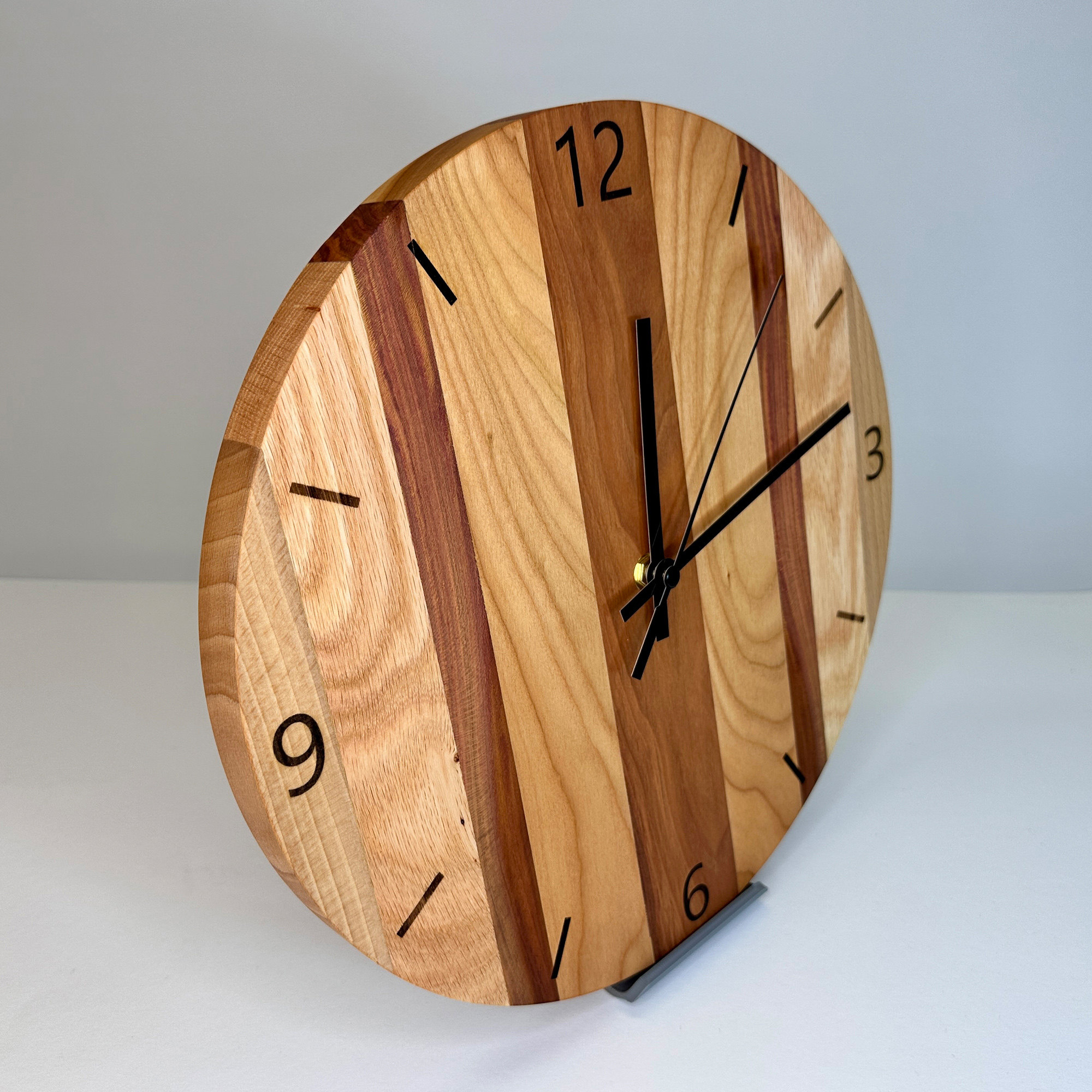 Wanduhr aus Zwetschke, Kirsche, Roteiche und Buche – Bild 4