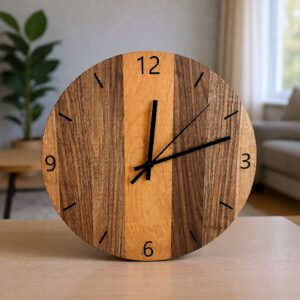 Wanduhr aus Kirsche, Nuss und Buche